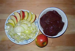 Leber, Zwiebeln und Äpfel