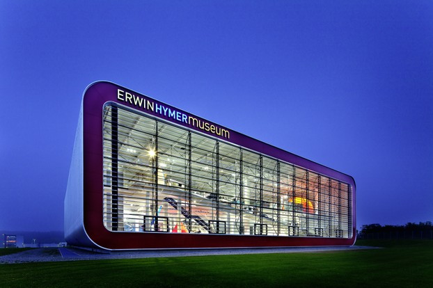 Das Erwin-Hymer-Museum bei Nacht