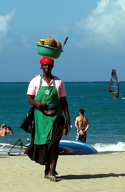 Obstverkäuferin am Strand