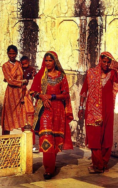 Indische Frauen mit Dupatta-Schal