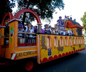 Erntewagen einer Samba-Gruppe