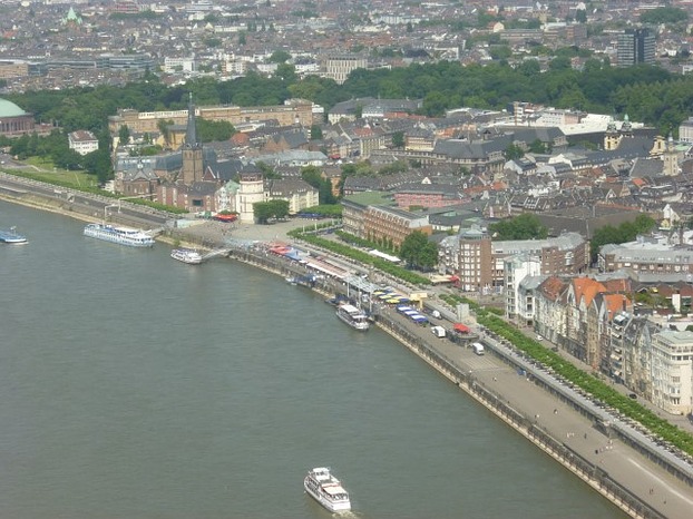 Rhein mit Altstadt
