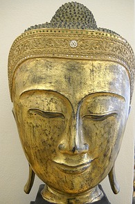 Buddha-Kopf mit Goldverzierung