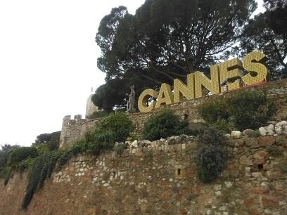 Cannes Schriftzug alla Hollywood