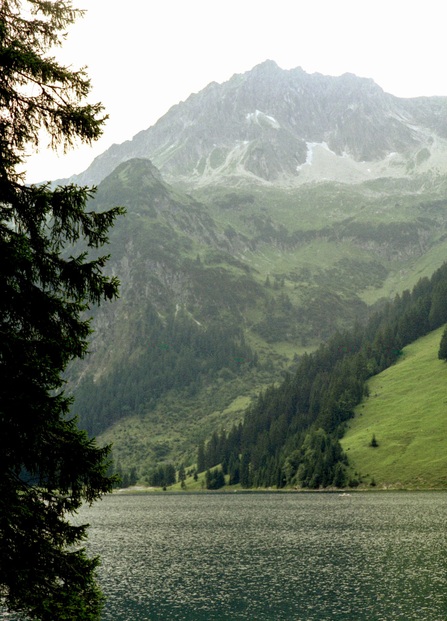 Vilsalpsee mit Rauhhorn Tannheim Tirol