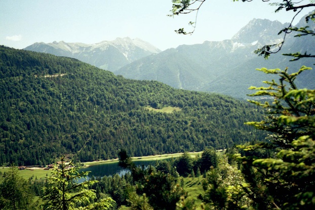 Blick auf Ferchensee mit Karwendel