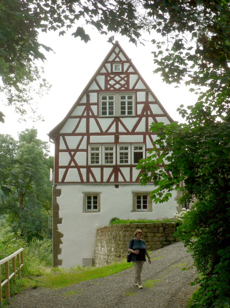 16 Jagsthausen, Fachwerkhaus im Burgpark