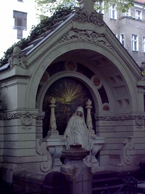 Ein Grab auf dem Matthäus-Kirchhof ...