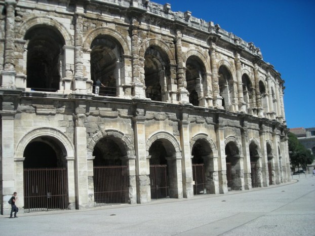 Das Amphitheater in Nîmes von außen