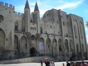 Der Papstpalast in Avignon von außen