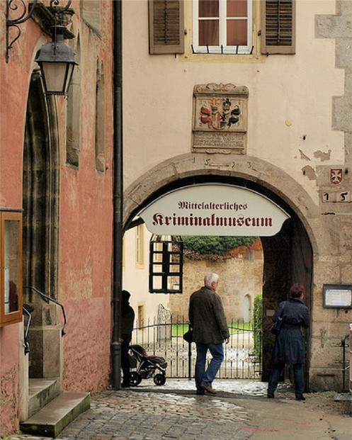 Der Eingang ins Kriminalmuseum