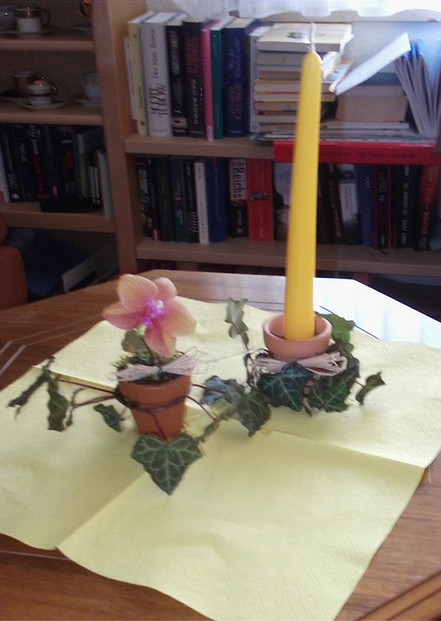 Orchidee mit Kerze