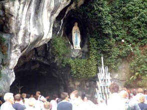 Marienstatue in Lourdes