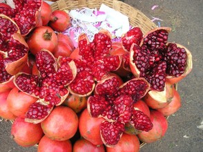 Granatäpfel auf dem Markt