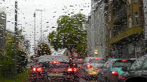 Stadt, Verkehr, Regen