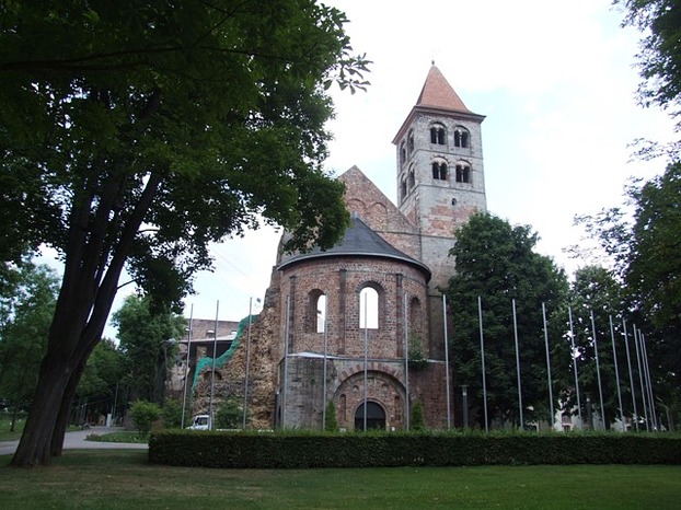 Ruine der Stiftskirche
