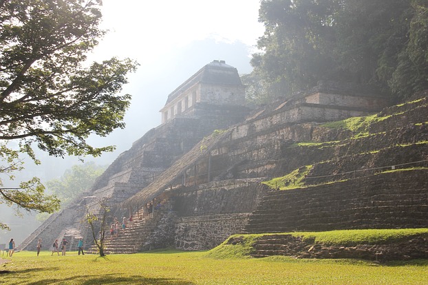 In Palenque sind Mayastätten direkt ...