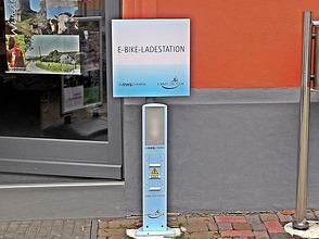 Ladestation für E-Bikes am Bhf Schladern