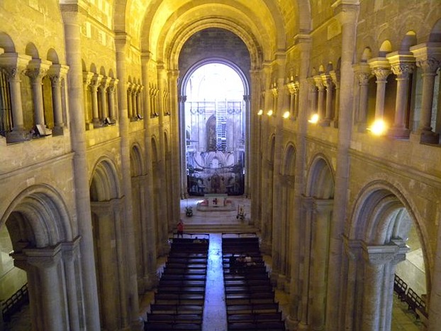 Im Inneren der Kathedrale