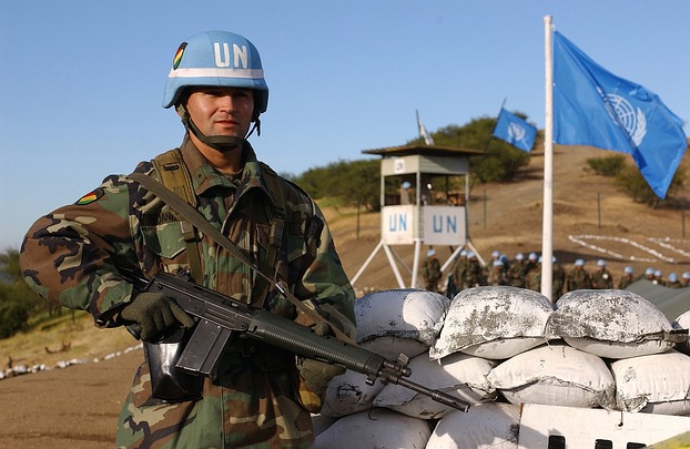 Soldat der UN-Blauhelmtruppen bei ...
