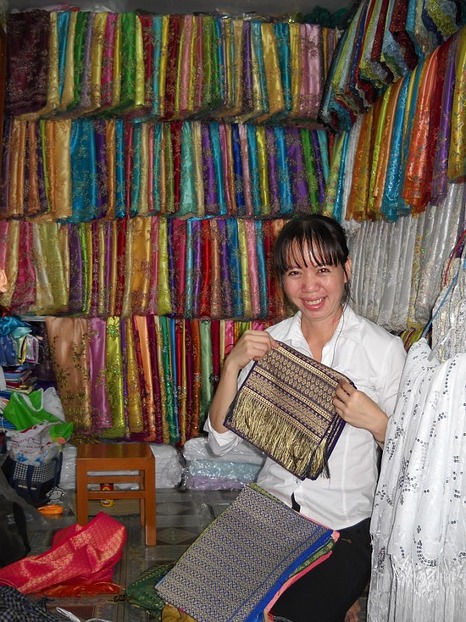Lächelnde Händlerin in Vietnam
