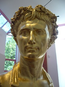 Octavianus trat das politische Erbe ...
