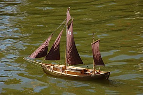 Modell eines traditionellen Zeesbootes