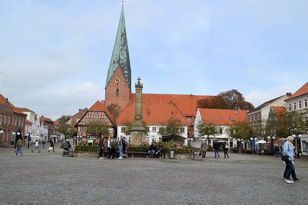 Markt mit Michaliskirche