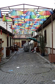 Konya - bunter Regenschirm-Himmel