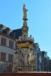Marktplatz - Petrusbrunnen