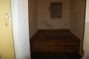 Kellerzelle für mehrere Häftlinge