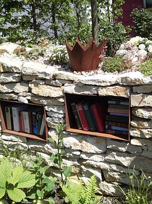 Bücher im Garten