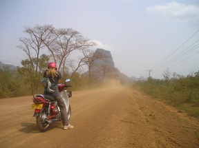 Mit dem Motorroller unterwegs in Laos
