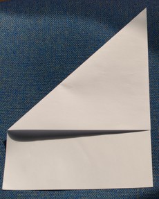 DIN A4 Papier quadratisch falten