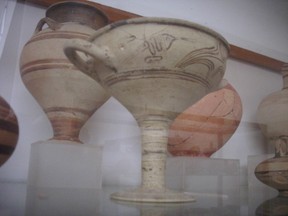 Tönerne Gefäße aus Nestors Palast im Museum von Chora