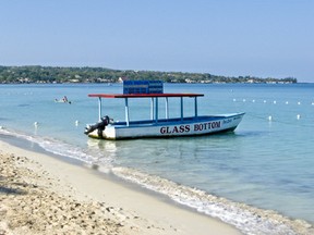 Glassbodenboot auf Jamaika