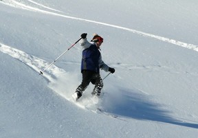 Ski Abfahrt mit den richtigen Skiern