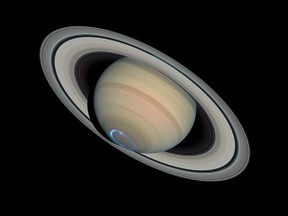 Saturn: Heimat hübscher Aliens?