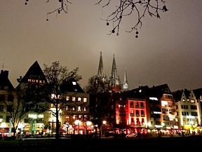 Kölner Altstadt bei Nacht