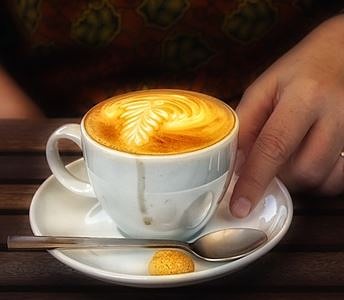 Wie macht man einen Chai Latte?