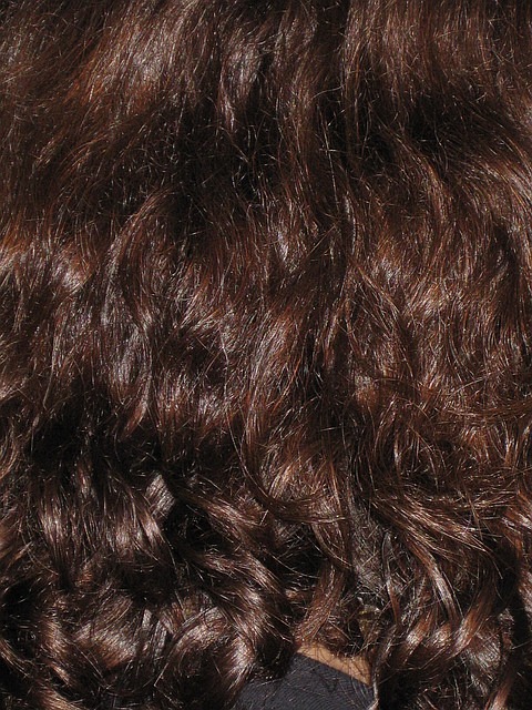 Haare zu dunkel gefärbt - diese Tipps können helfen  width=