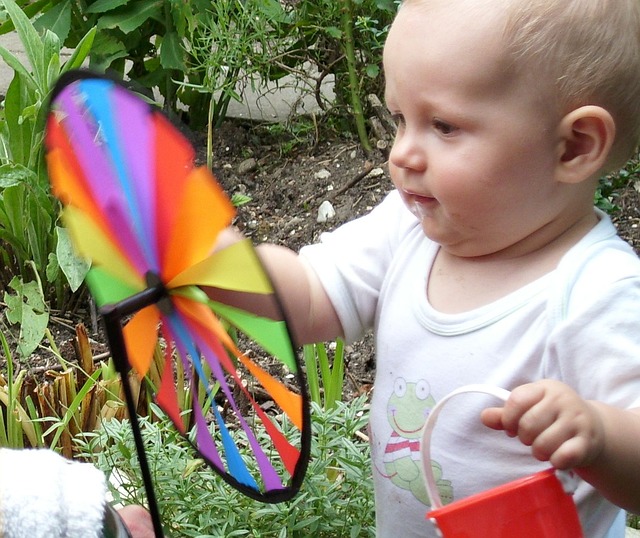 Bunte Windräder für Kleinkinder selber machen