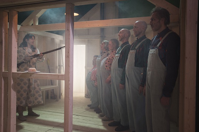 Berliner Ensemble: Kritik von "Die letzte Station" - Ersan Mondtag und